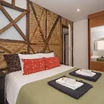 Apartman 4 *